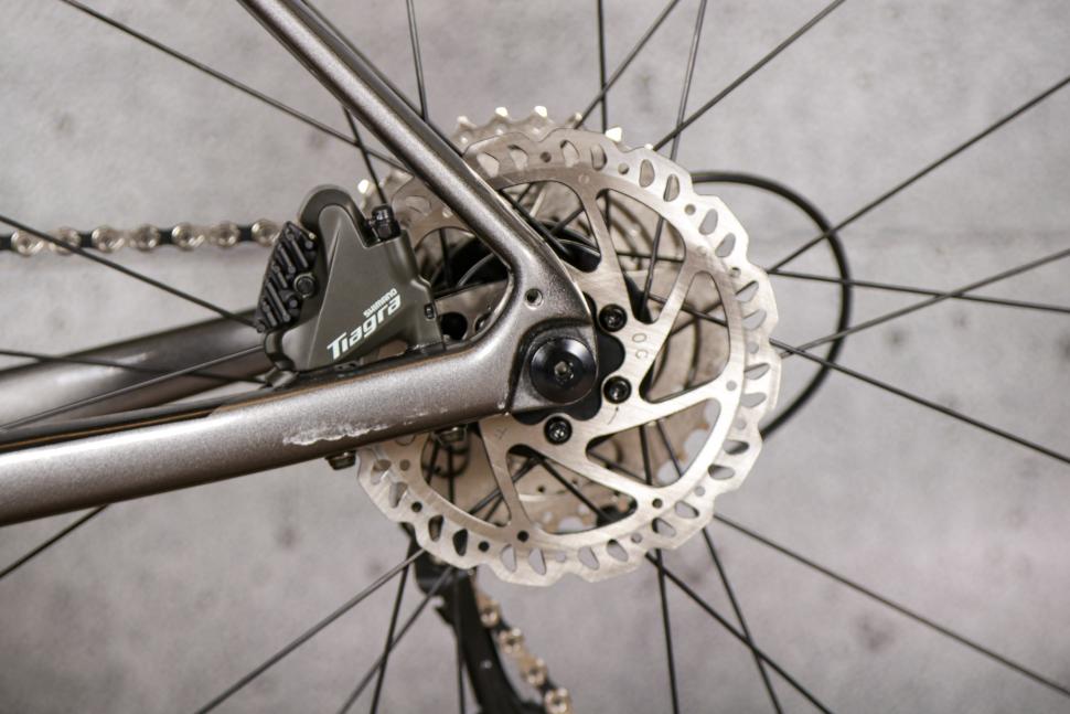 2021 Giant Defy Advanced 3 - rear disc brake.jpg