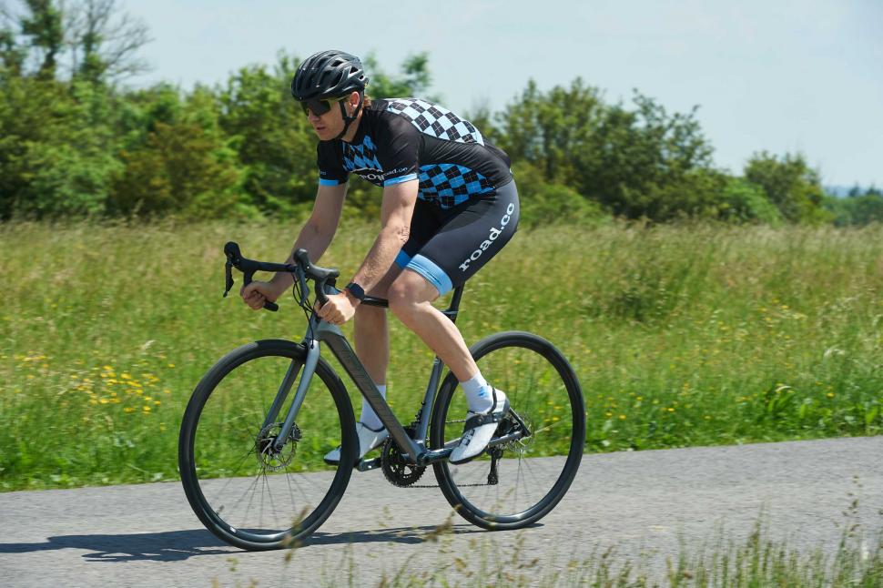 2021 Giant Defy Advanced 3 - riding 2.jpg