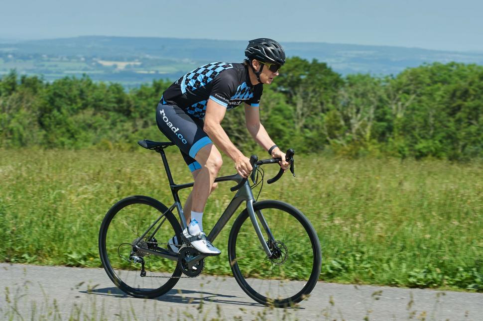 2021 Giant Defy Advanced 3 - riding 3.jpg