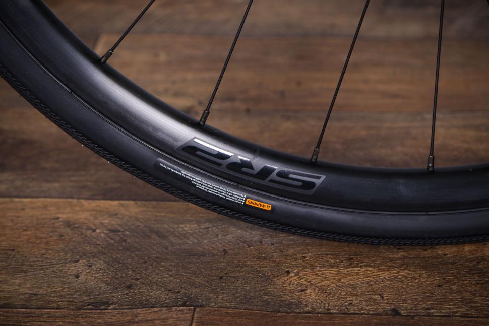 2021 Giant Defy Advanced 3 - rim.jpg