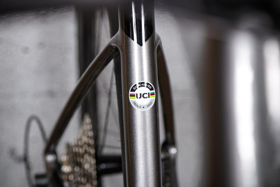 2021 Giant Defy Advanced 3 - UCI sticker.jpg