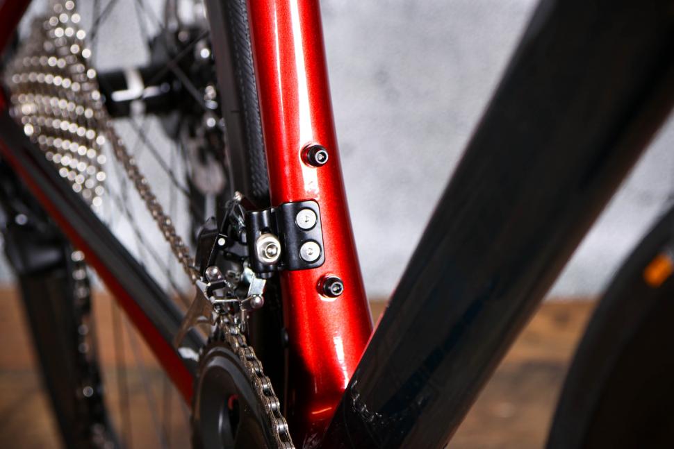 2021 Giant Defy Advanced Pro 3 - bosses 2.jpg