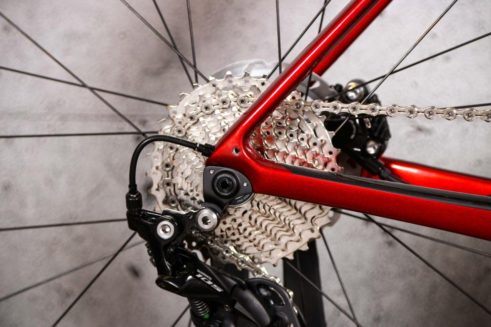 2021 Giant Defy Advanced Pro 3 - cassette.jpg