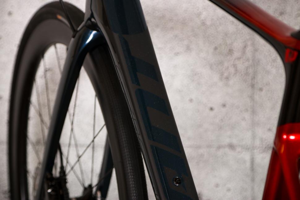2021 Giant Defy Advanced Pro 3 - down tube.jpg