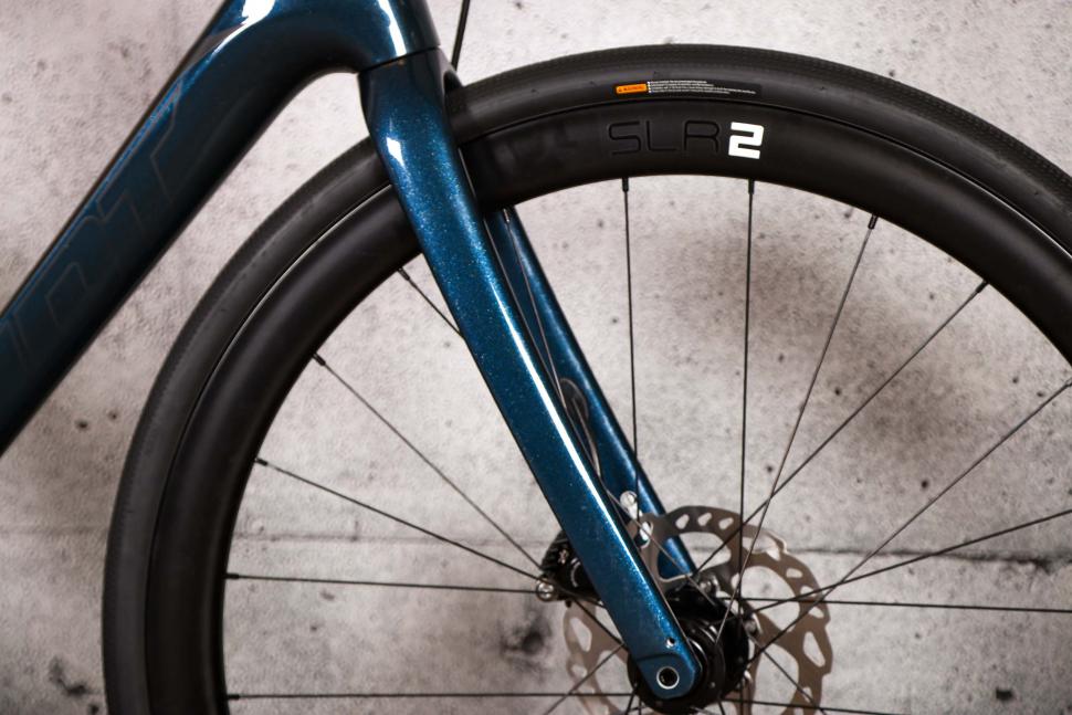 2021 Giant Defy Advanced Pro 3 - fork.jpg