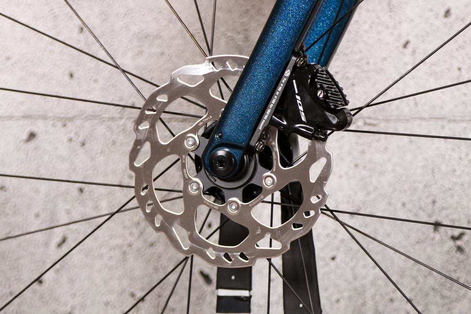2021 Giant Defy Advanced Pro 3 - front disn brake.jpg