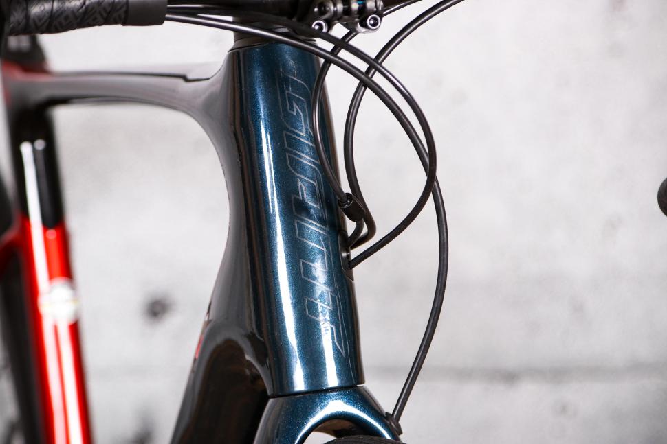 2021 Giant Defy Advanced Pro 3 - head tube badge.jpg