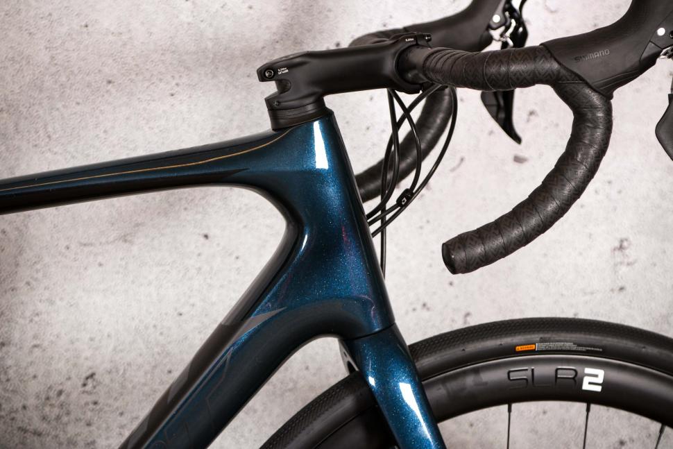 2021 Giant Defy Advanced Pro 3 - head tube.jpg