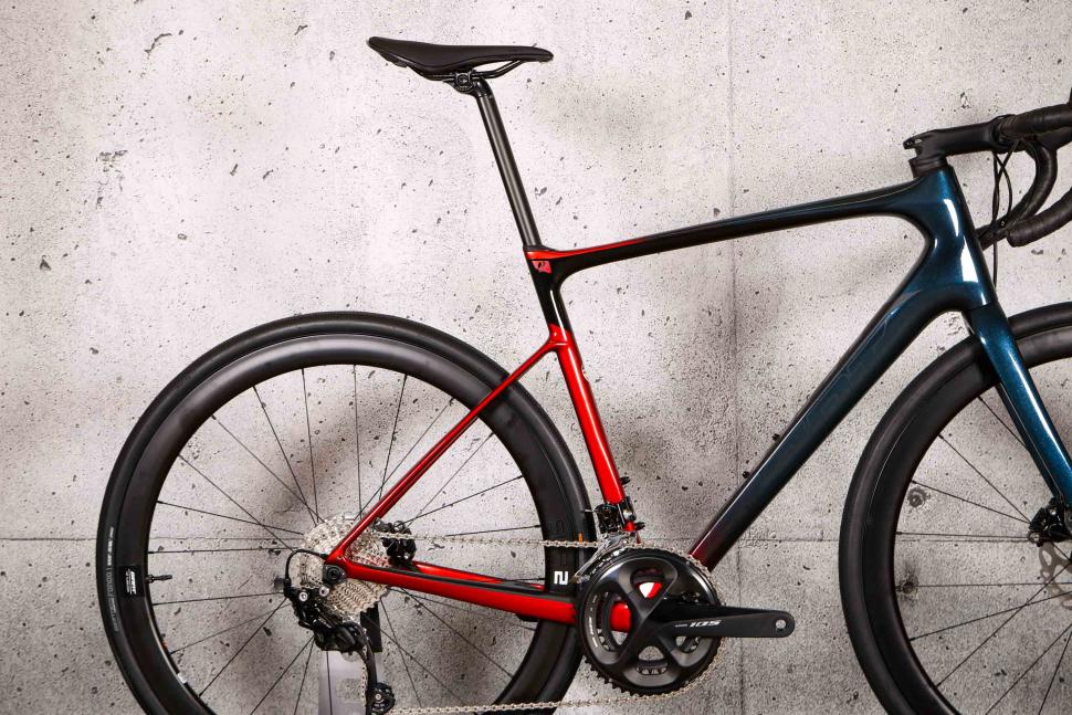 2021 Giant Defy Advanced Pro 3 - rear.jpg