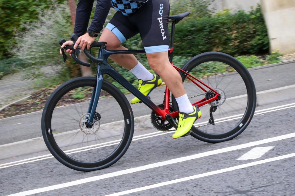 2021 Giant Defy Advanced Pro 3 - riding 2.jpg