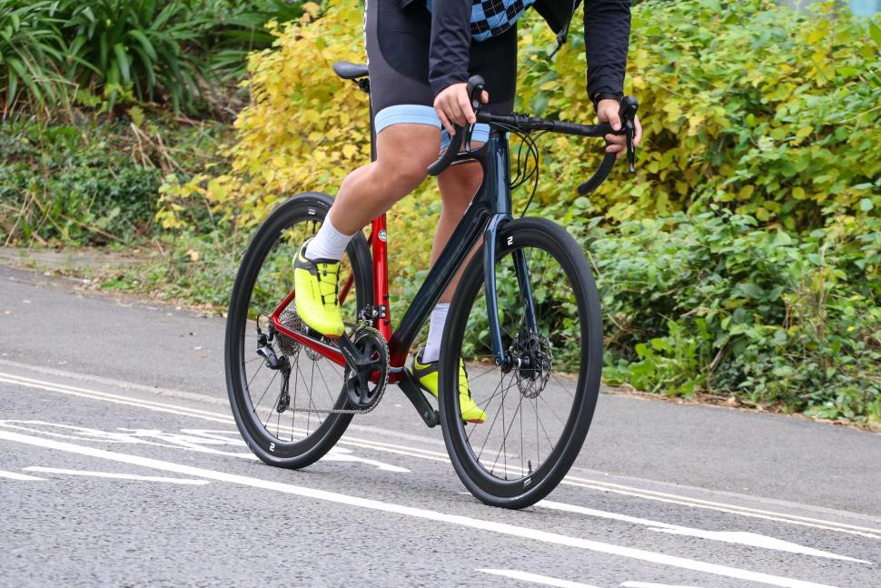 2021 Giant Defy Advanced Pro 3 - riding 3.jpg