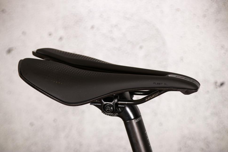 2021 Giant Defy Advanced Pro 3 - saddle.jpg