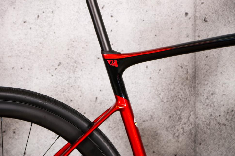 2021 Giant Defy Advanced Pro 3 - seat tube junction.jpg