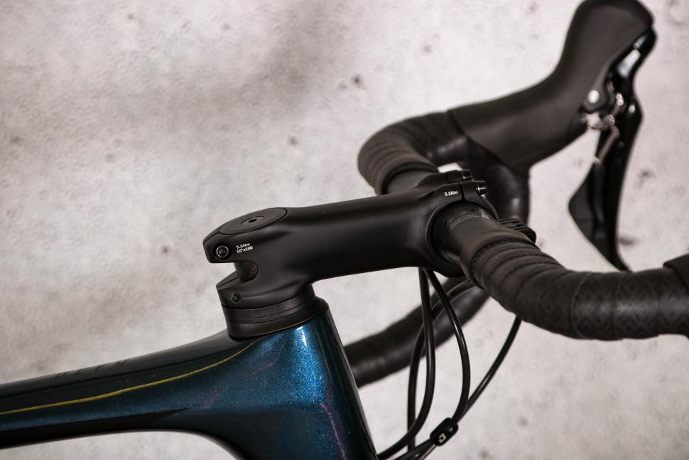 2021 Giant Defy Advanced Pro 3 - stem.jpg