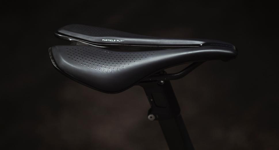 2021 Giant Fleet SLR Saddle.jpg