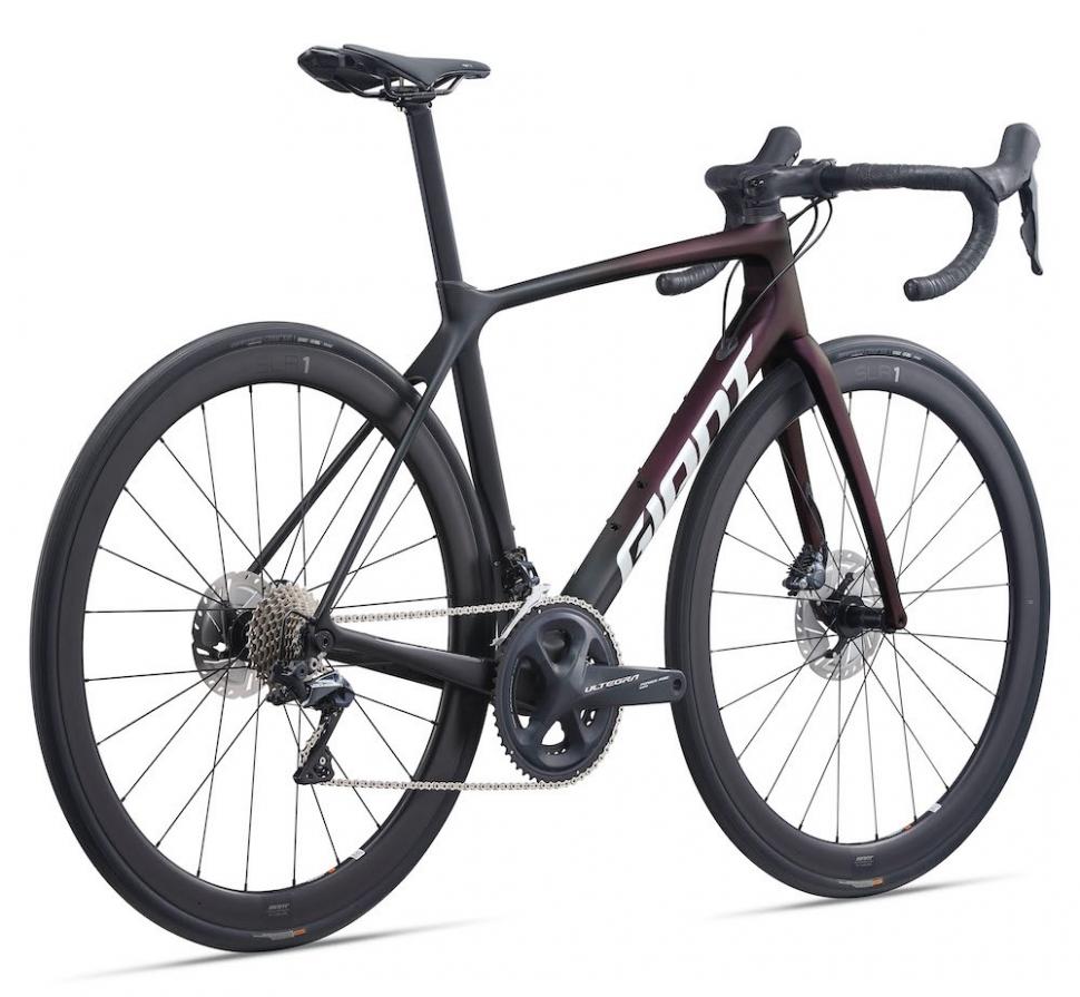 2021 Giant TCR Advanced Pro 1 Disc studio.jpg