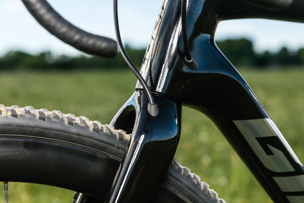 2021 Giant TCX Advanced Pro cable route (1).jpg