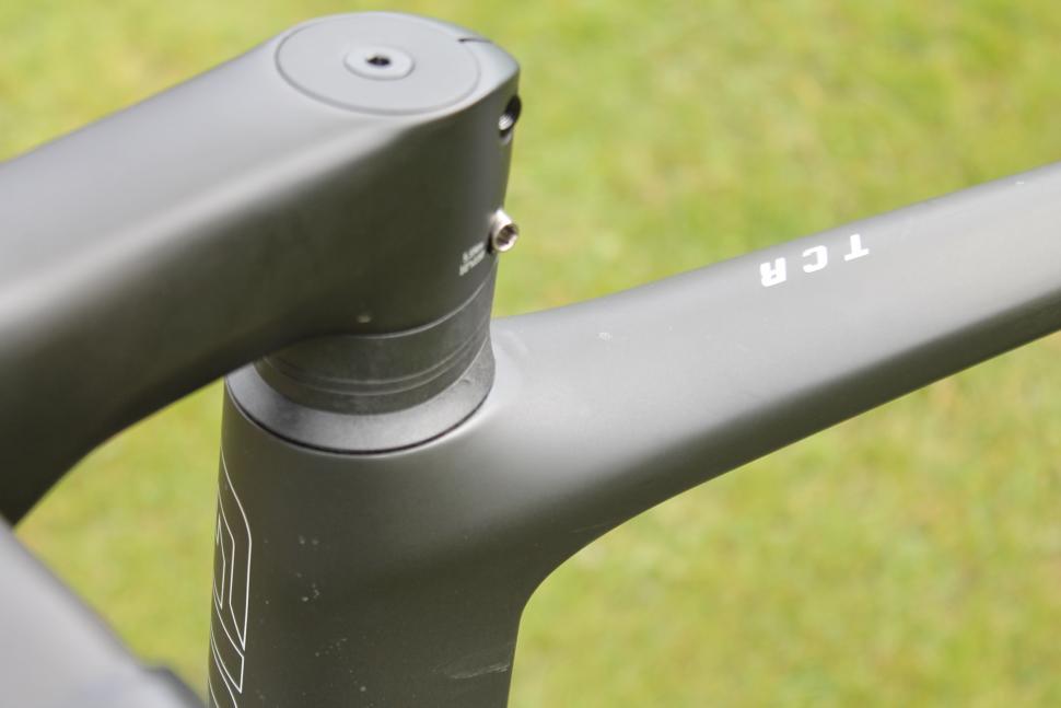 2021 Giant TRC Advanced SL 0 Disc stem top tube - 1.jpg