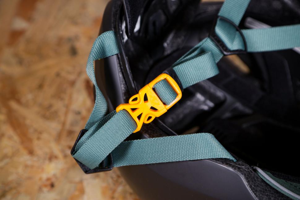2021 Giro Caden LED Urban helmet - strap.jpg
