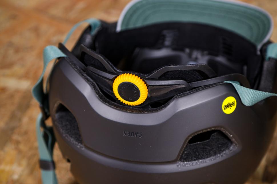 2021 Giro Caden LED Urban helmet - tension system.jpg