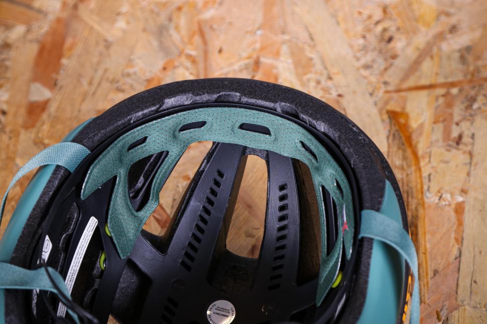 2021 Giro Synthe MIPS II Road Helmet - inside 1.jpg
