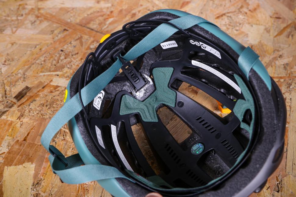 2021 Giro Synthe MIPS II Road Helmet - inside 2.jpg