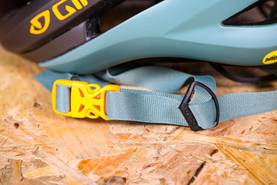 2021 Giro Synthe MIPS II Road Helmet - strap.jpg