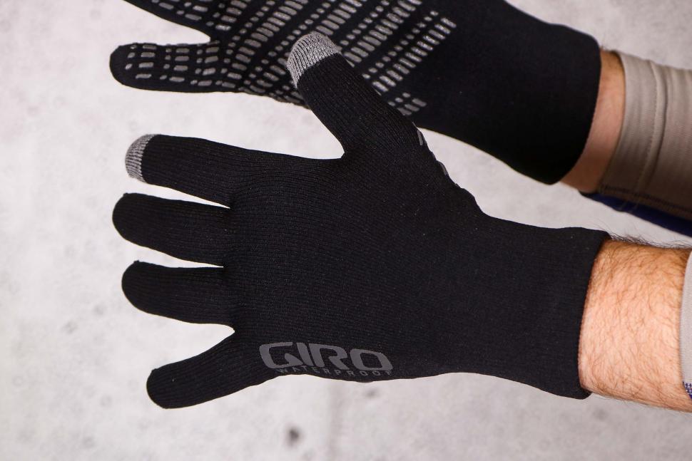 2021 Giro Xnetic H20 Gloves - back.jpg