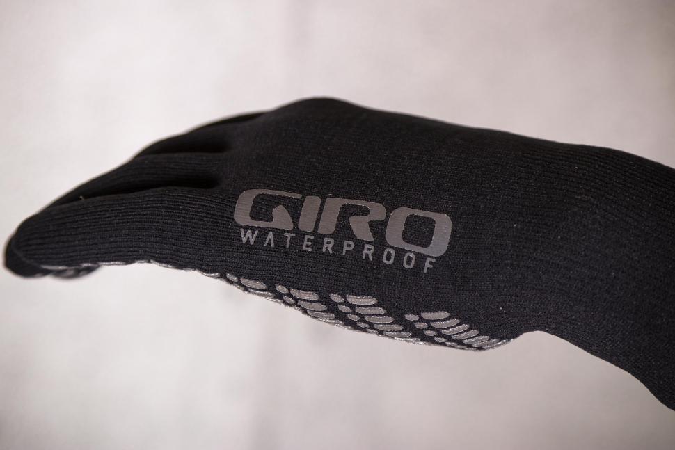 2021 Giro Xnetic H20 Gloves - logo.jpg