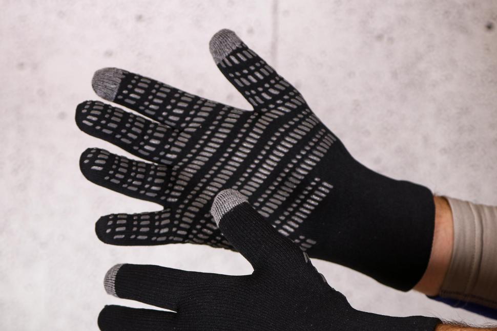 2021 Giro Xnetic H20 Gloves - palm.jpg