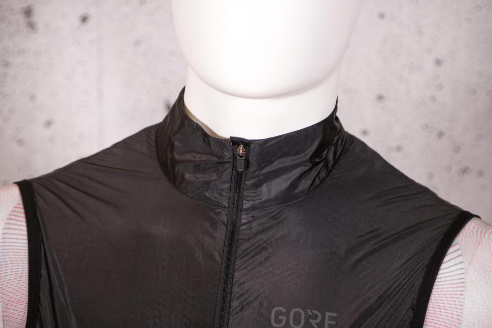 2021 Gore Ambient Vest Mens - collar.jpg