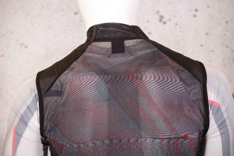 2021 Gore Ambient Vest Mens - shoulders.jpg