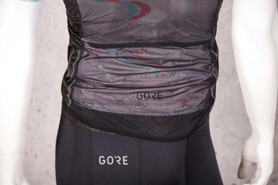2021 Gore Ambient Vest Mens - tail.jpg