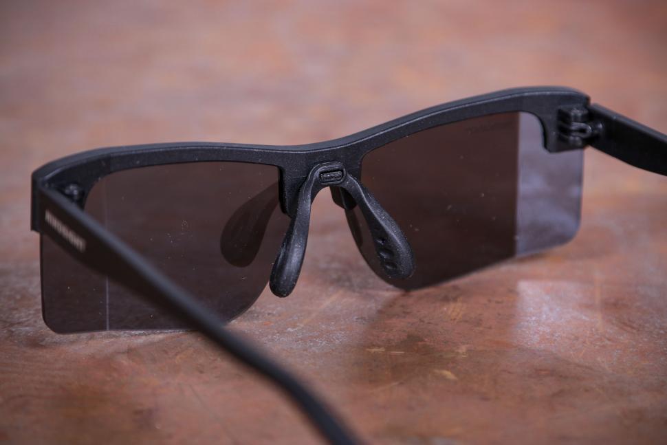 2021 Hindsight Edge Sport Glasses - nose piece.jpg