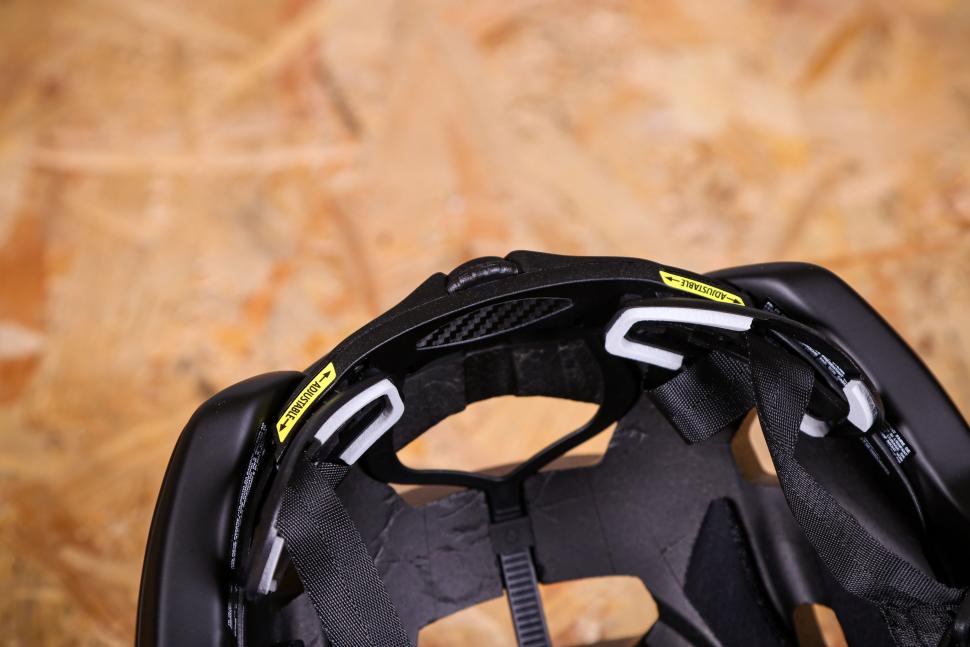 2021 Kask Wasabi helmet - tension system.jpg