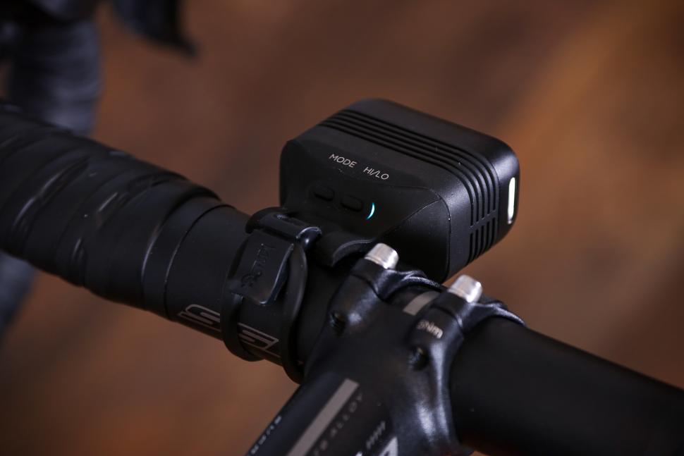 2021 Knog Blinder Road 600 Front Light - back and buttons.jpg