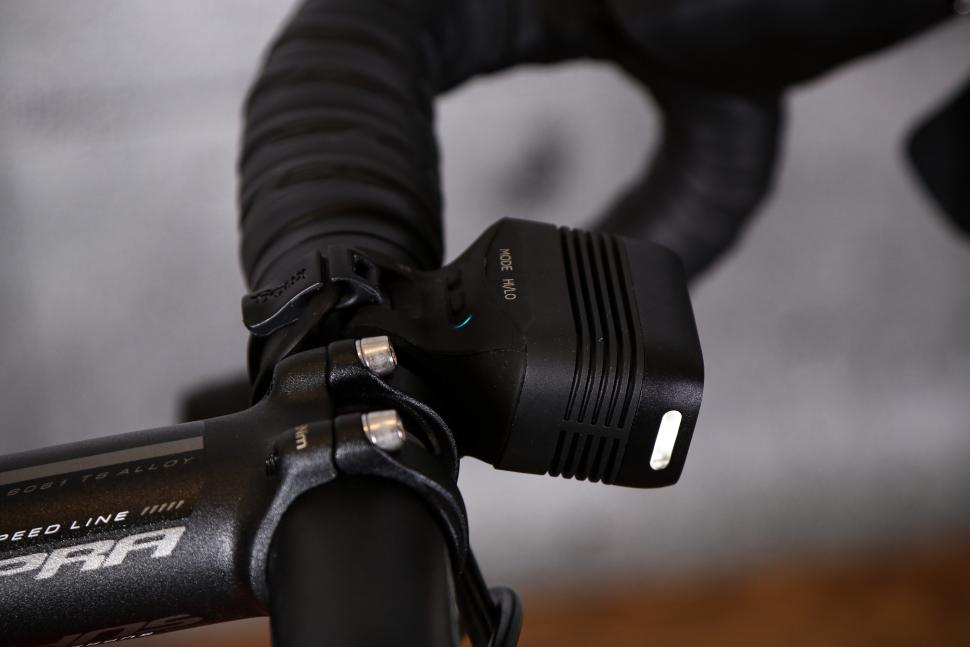 2021 Knog Blinder Road 600 Front Light - side.jpg