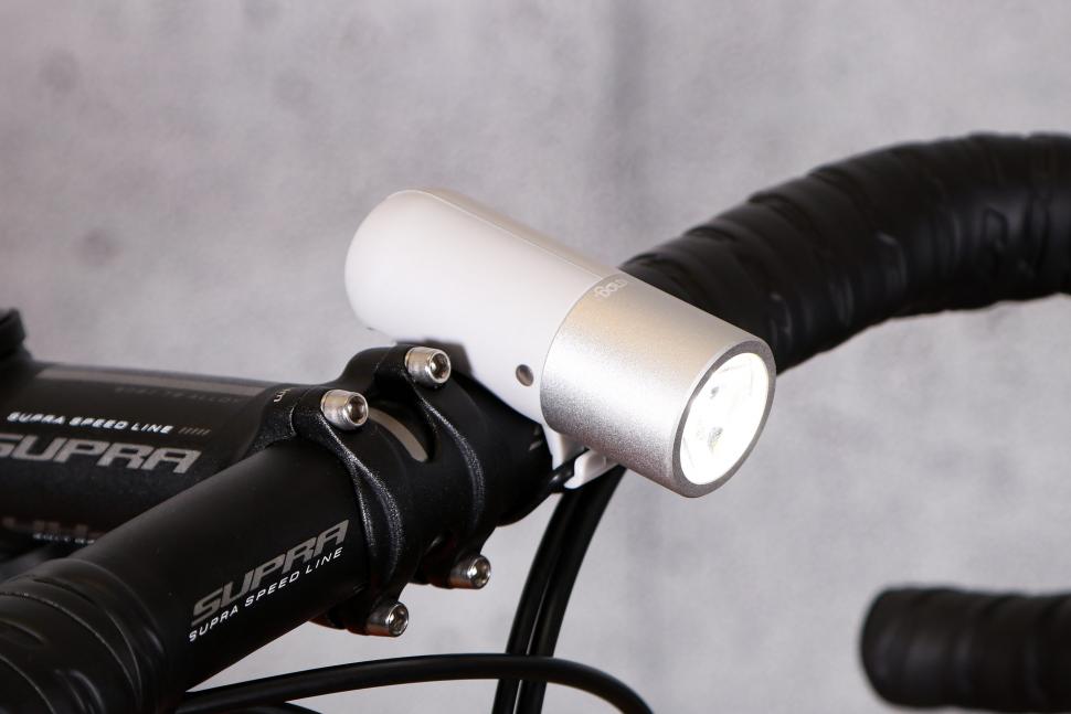 2021 Knog Plugger Front Light Polar Bear White 2.jpg
