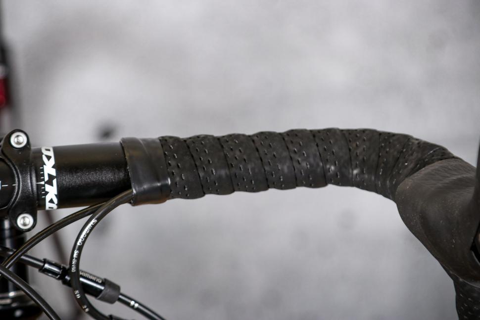 2021 Kona Rove LTD - bar tape.jpg