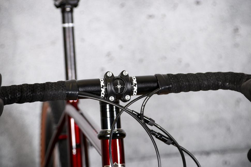 2021 Kona Rove LTD - bars 1.jpg