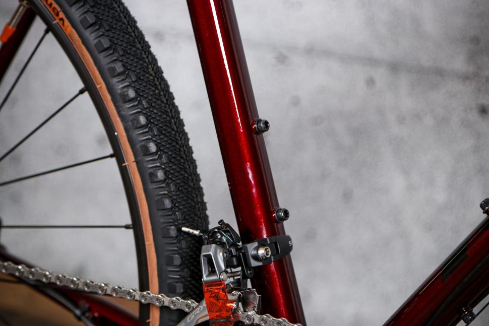 2021 Kona Rove LTD - seat tube bosses.jpg
