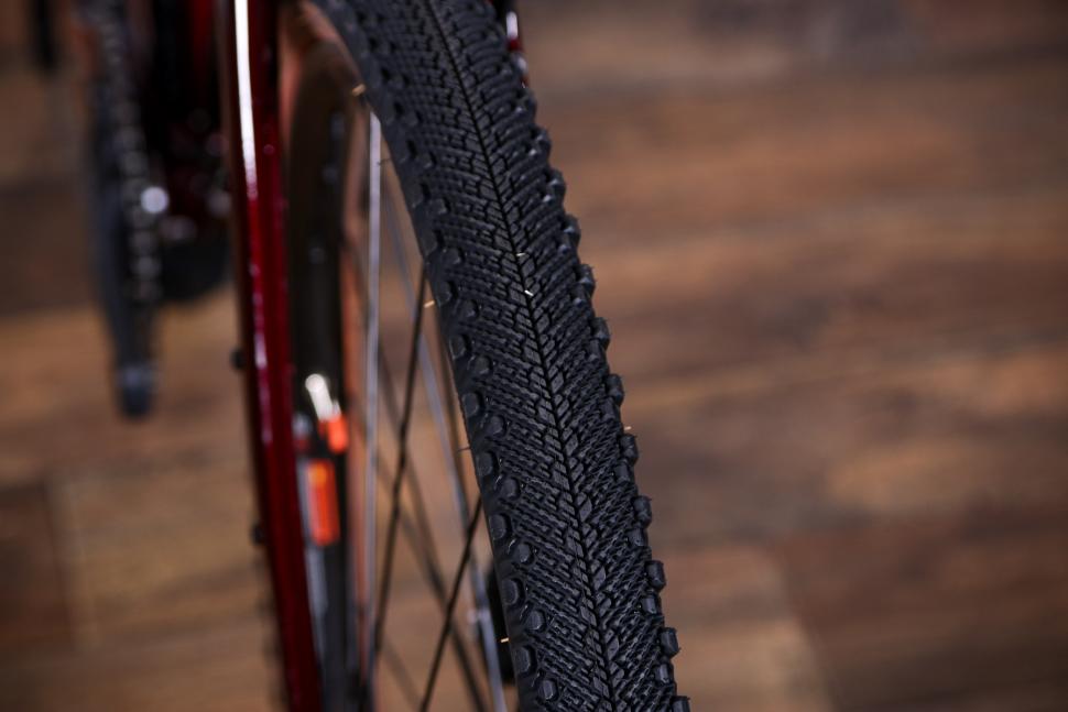 2021 Kona Rove LTD - tyre tread.jpg