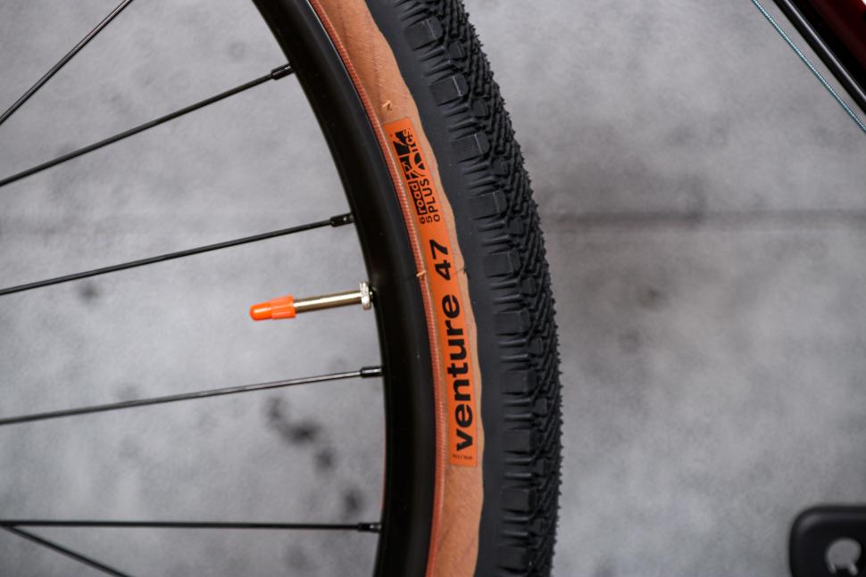 2021 Kona Rove LTD - tyre.jpg