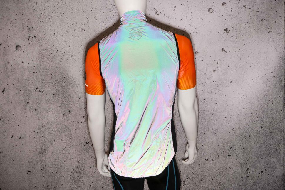 2021 Le Col Hors Categorie Reflective Gilet - reflective rear.jpg