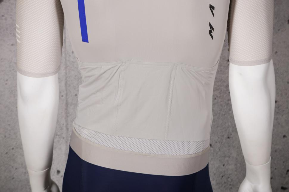 2021 MAAP Evade Pro Base Jersey - pockets.jpg