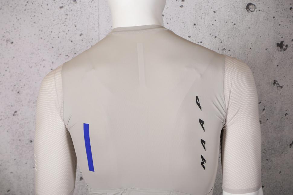 2021 MAAP Evade Pro Base Jersey - shoulders.jpg