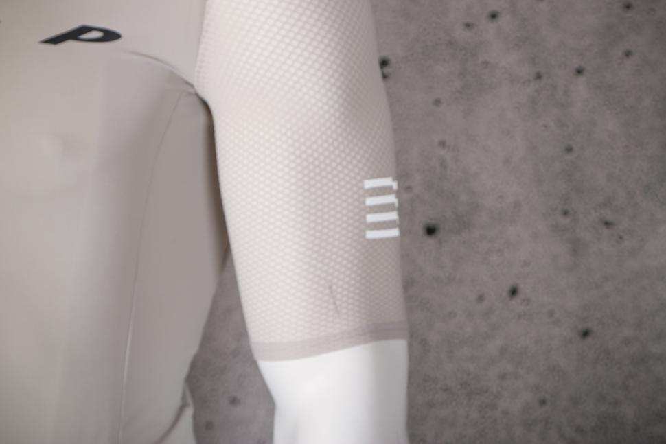 2021 MAAP Evade Pro Base Jersey - sleeve 2.jpg