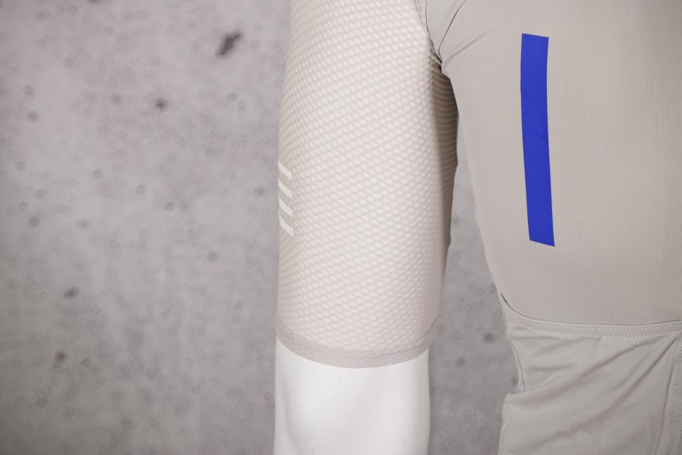 2021 MAAP Evade Pro Base Jersey - sleeve.jpg