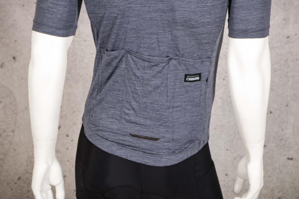 2021 Madison Roam mens merino short sleeve jersey - pockets.jpg