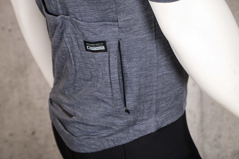 2021 Madison Roam mens merino short sleeve jersey - zip pocket.jpg